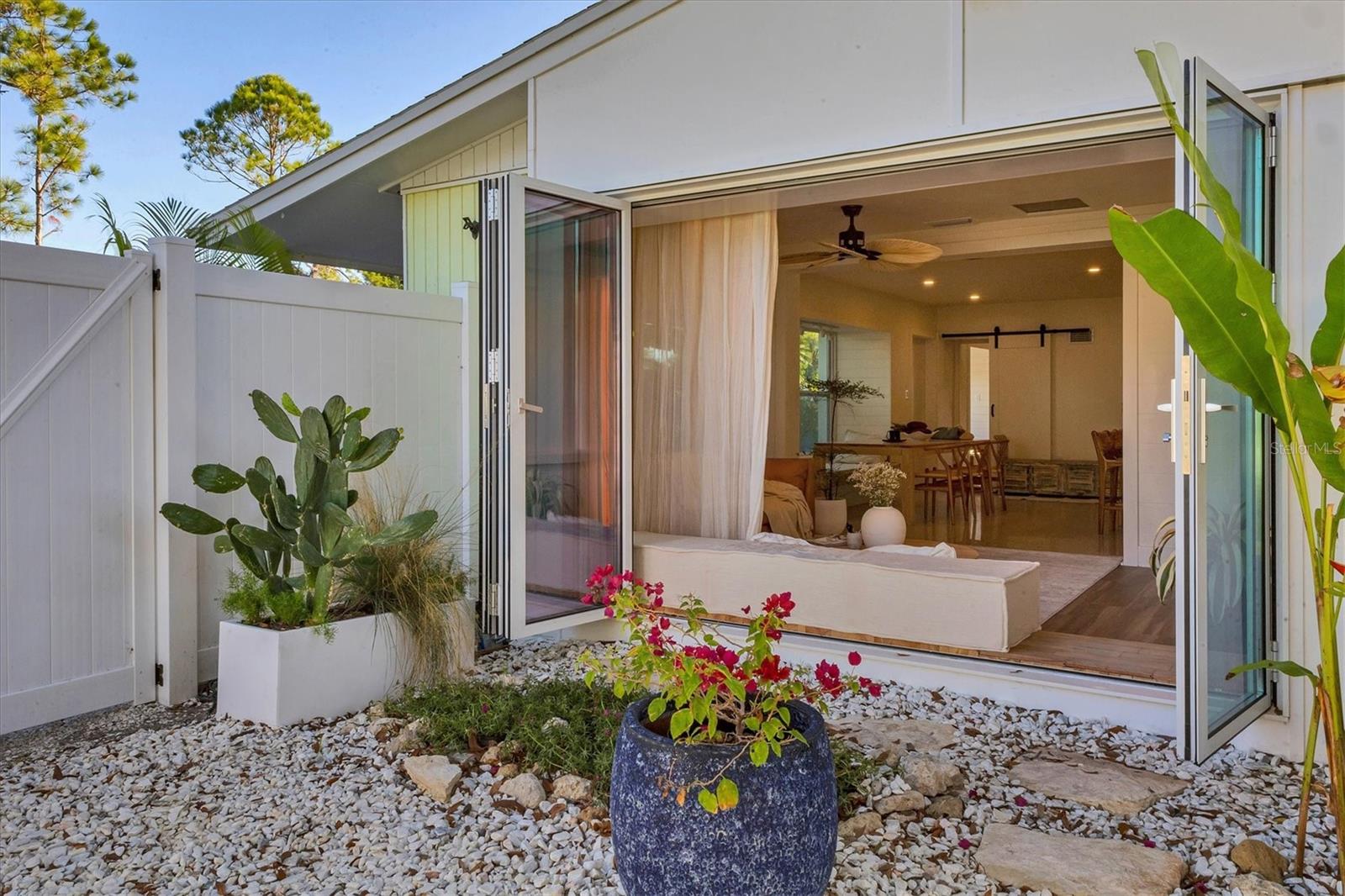 HARBOR OAKS - Residential