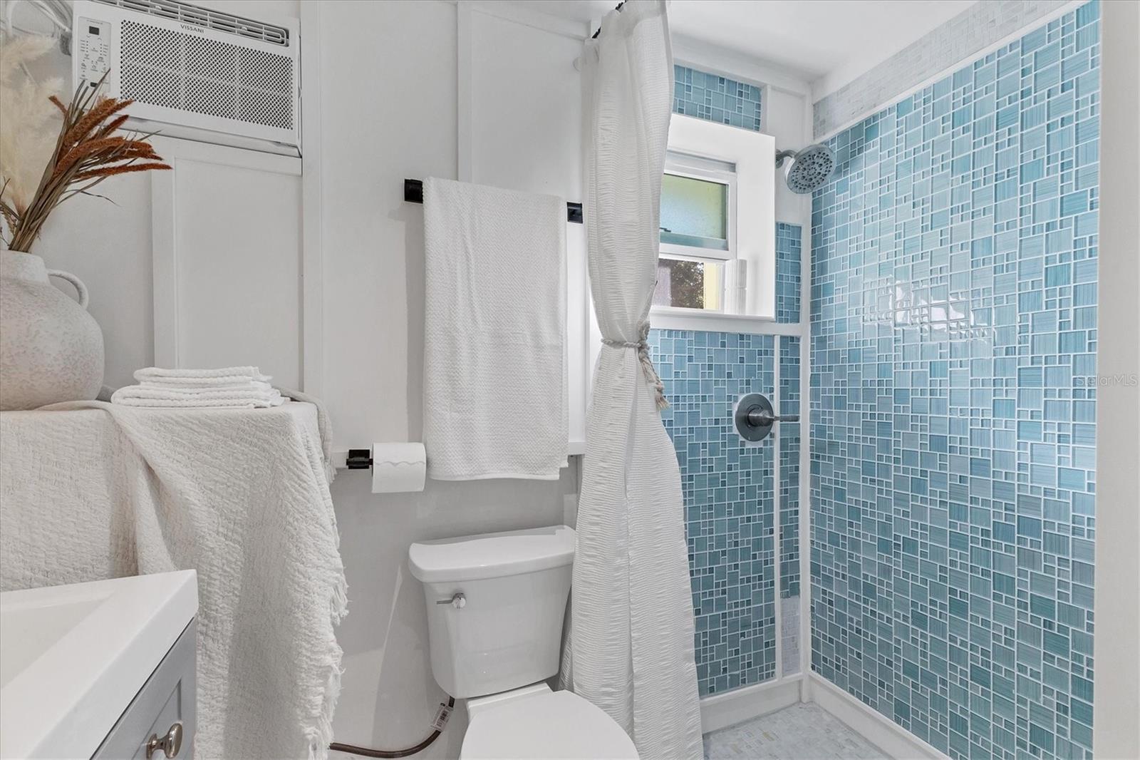 HARBOR OAKS - Residential