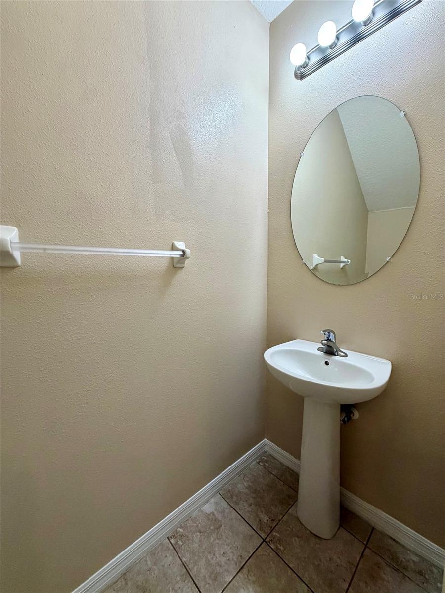 OAK CREEK - Residential Lease