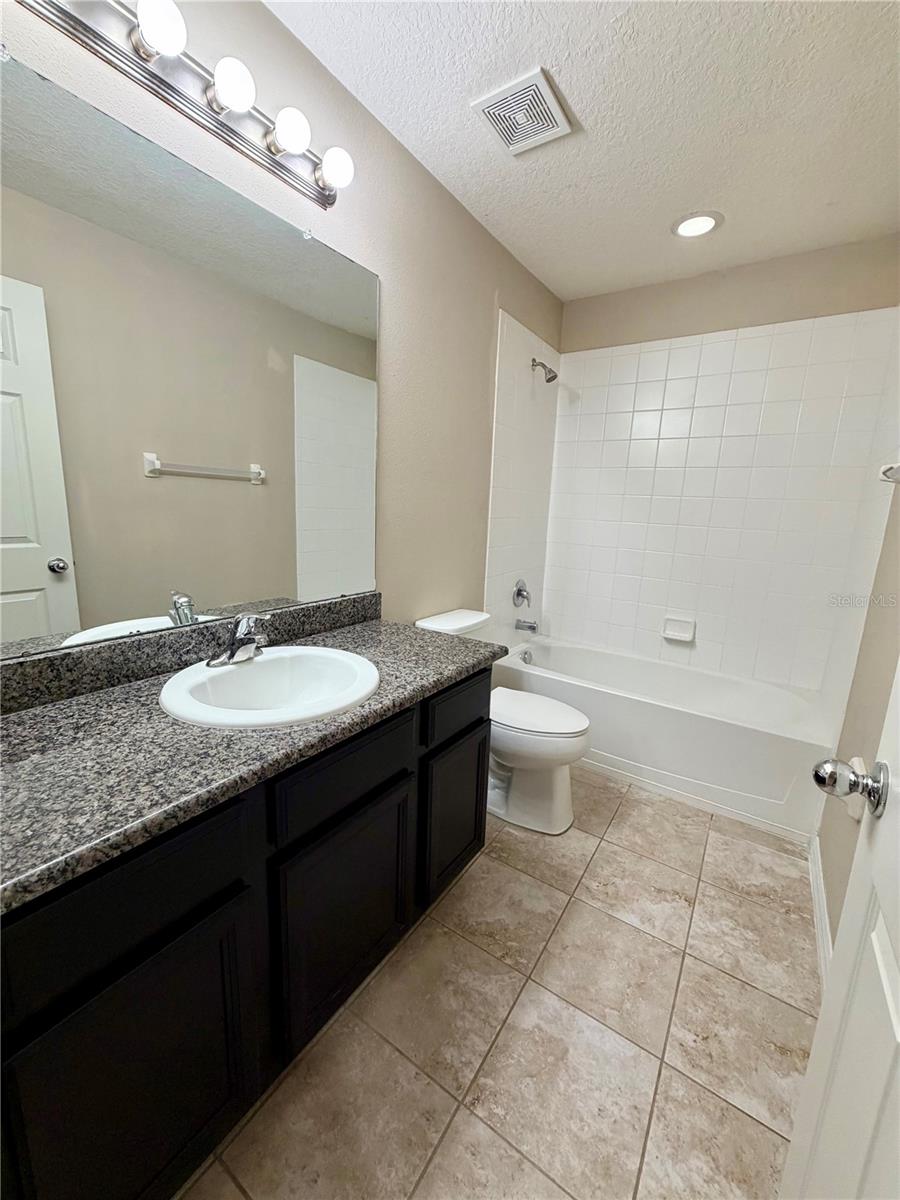 OAK CREEK - Residential Lease