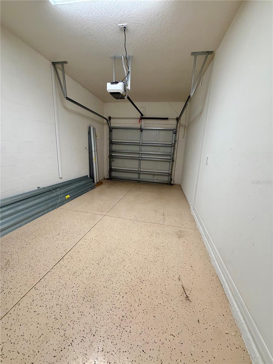 OAK CREEK - Residential Lease