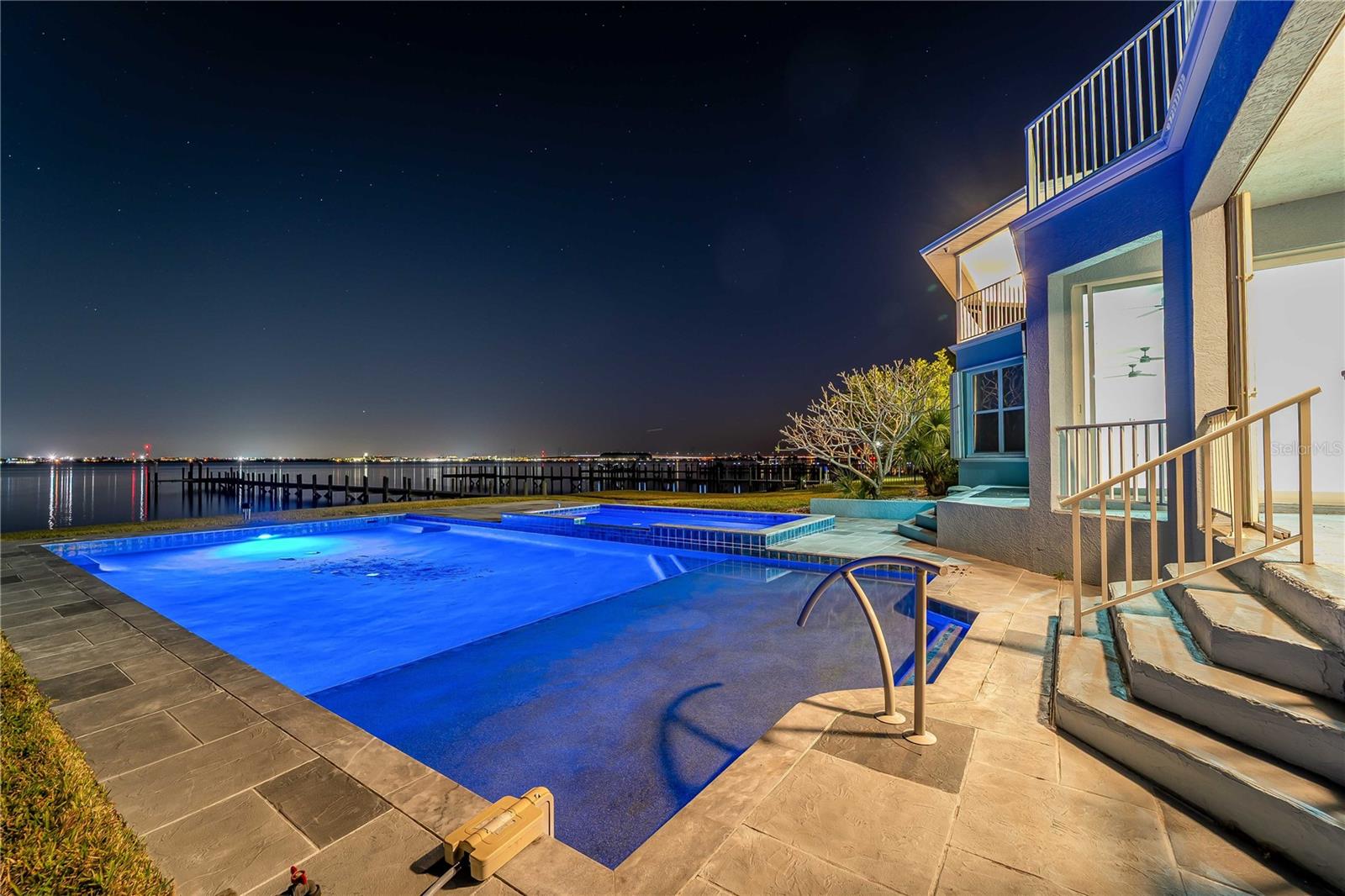 CHARLOTTE SHORES UNIT 1 - Residential