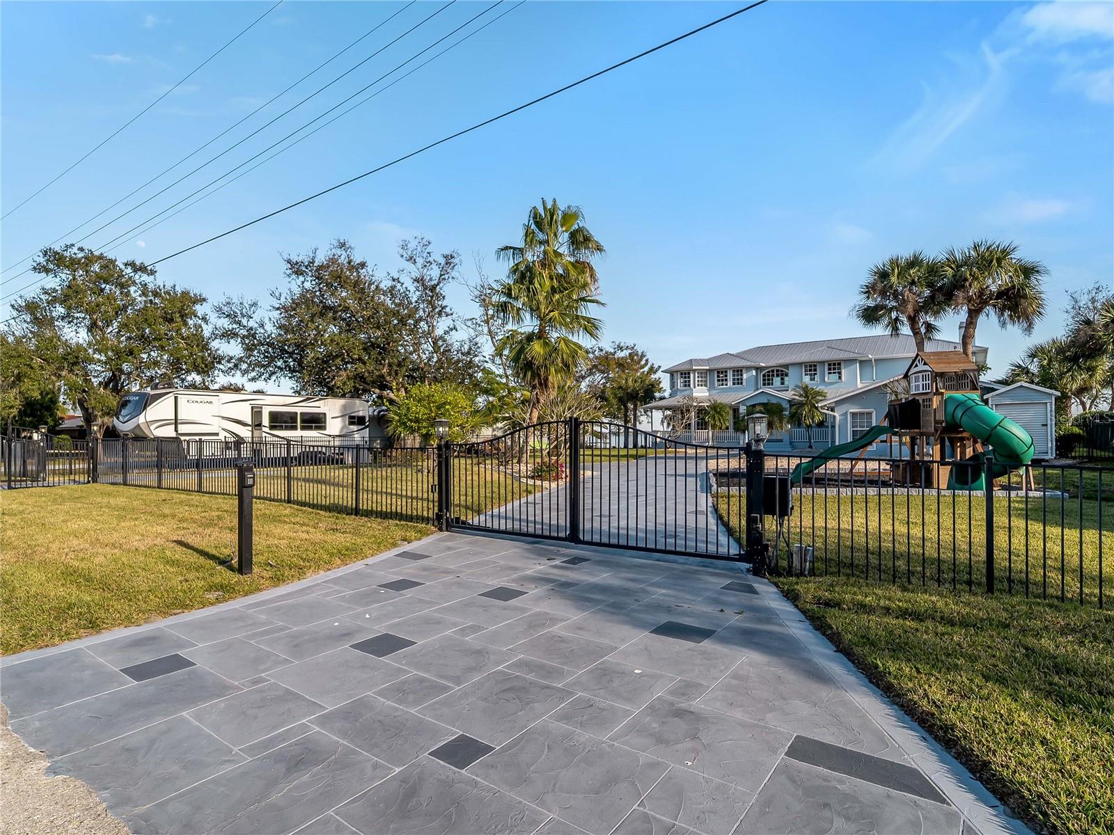 CHARLOTTE SHORES UNIT 1 - Residential