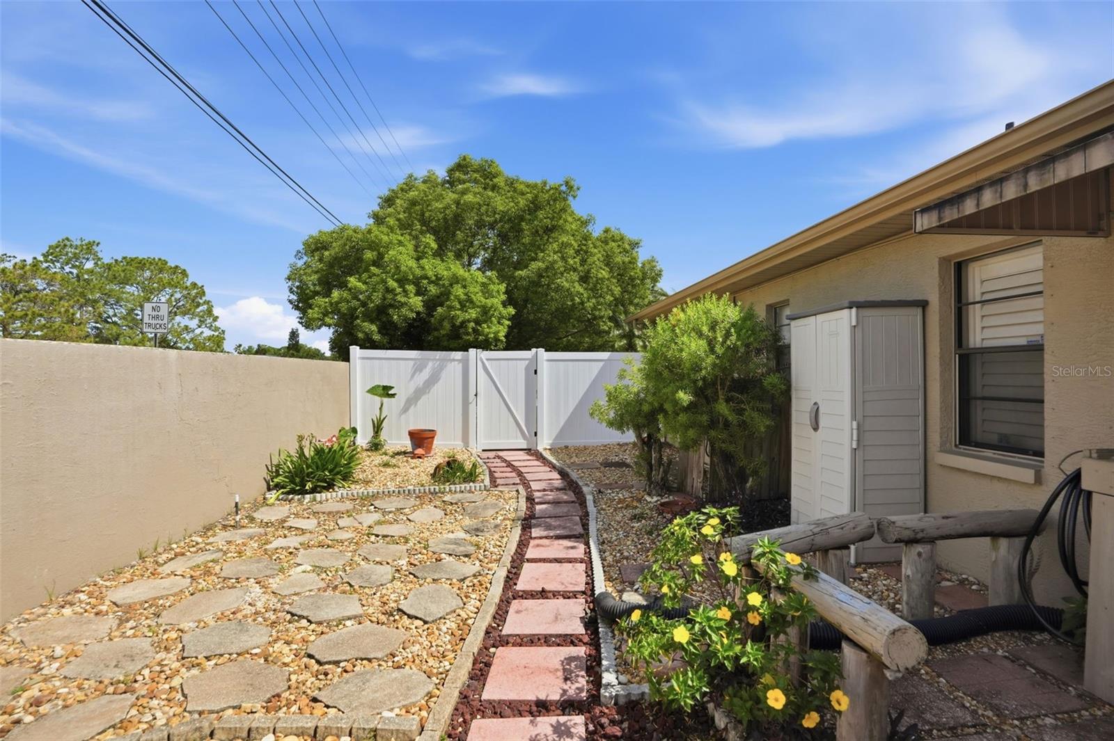 RIVER CROSSING - Residential