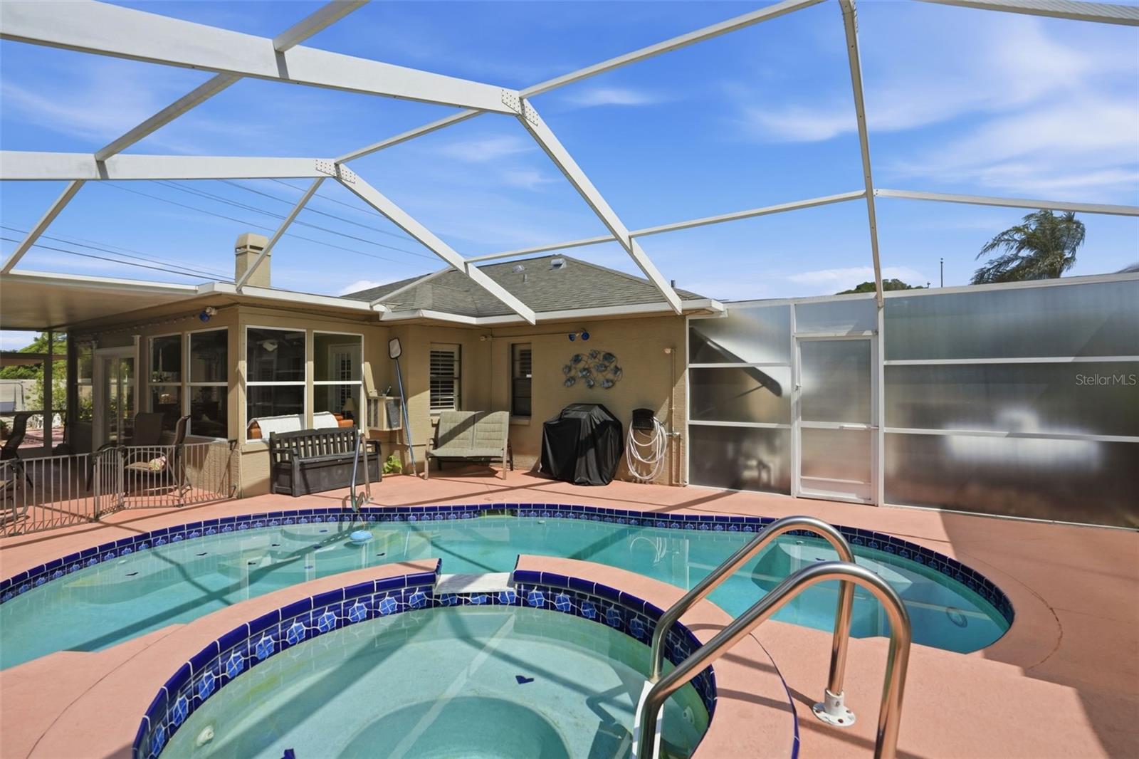 RIVER CROSSING - Residential