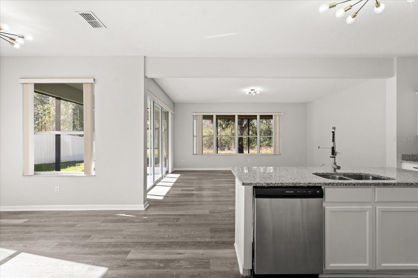 LAKES/WINDERMERE-PEACHTREE - Residential