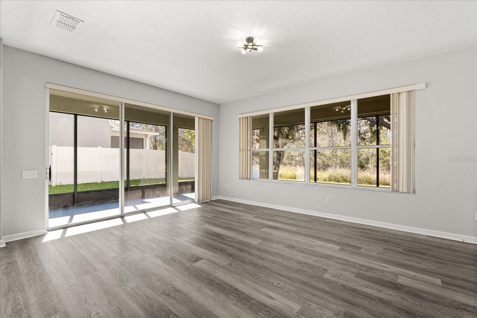 LAKES/WINDERMERE-PEACHTREE - Residential