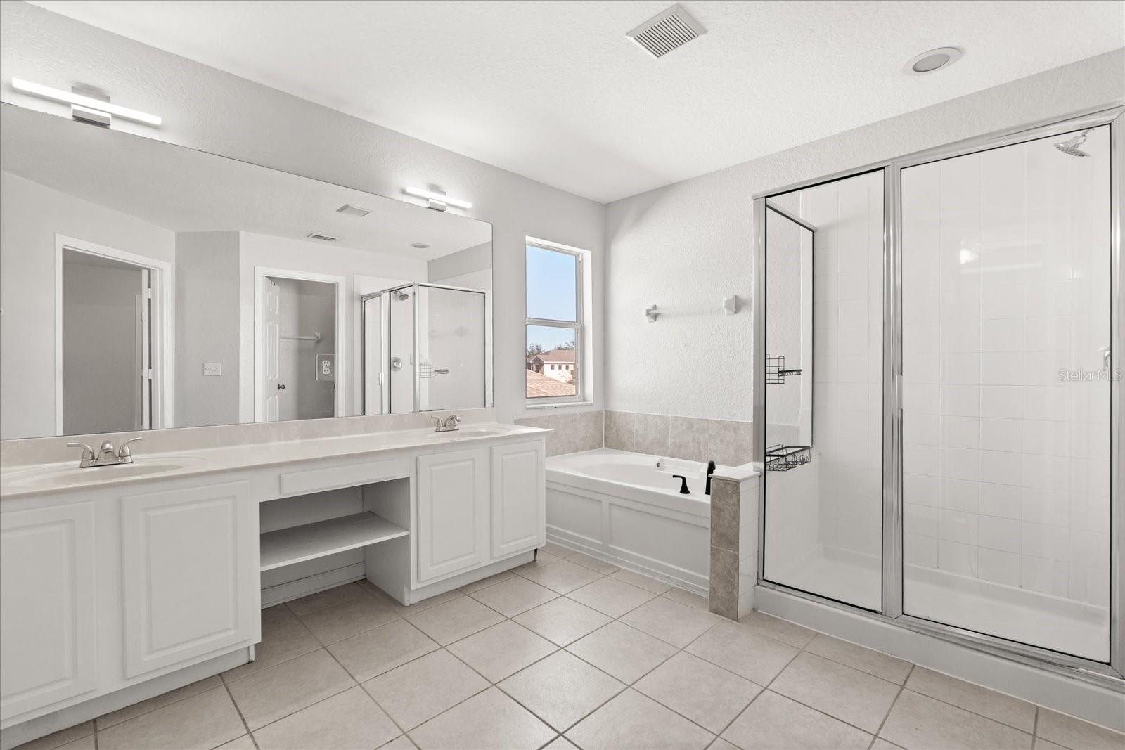 LAKES/WINDERMERE-PEACHTREE - Residential