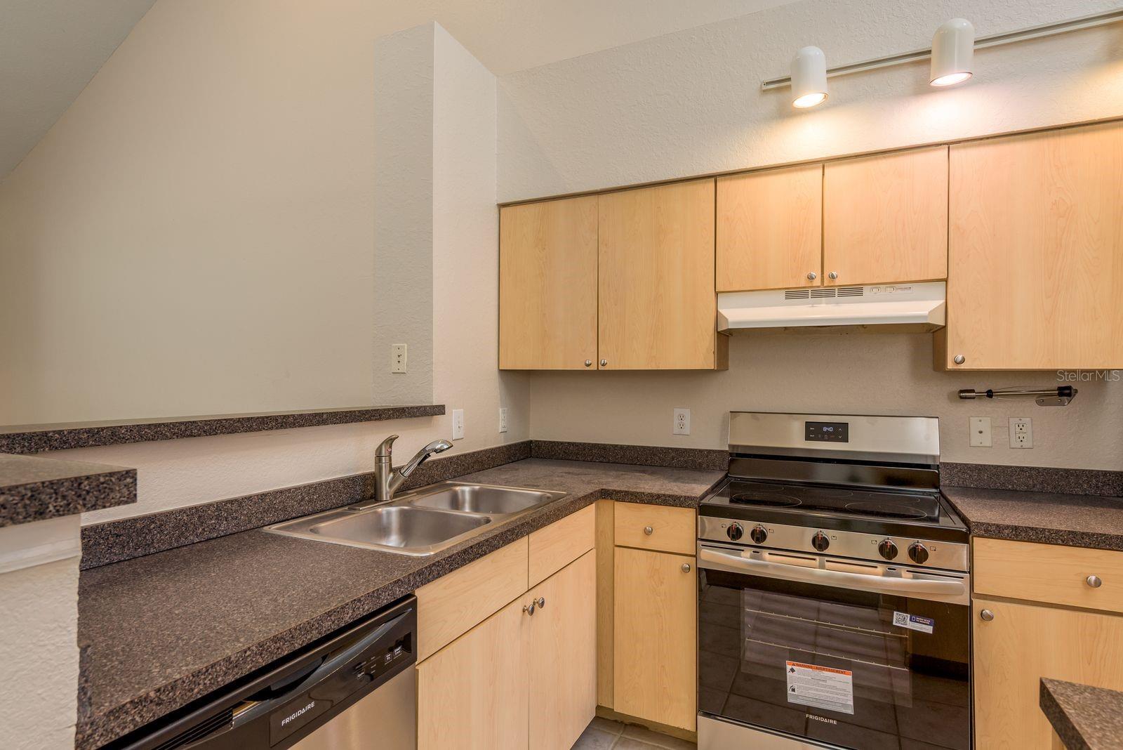 WATERFORD AT PALM HARBOR LUXURY CONDO - Residential