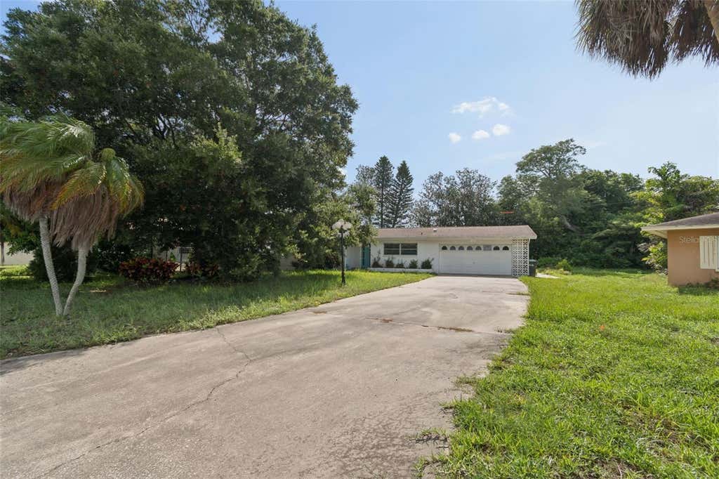Photo of 11435 Oval Drive E, Largo, FL 33774 (MLS # TB8532708)