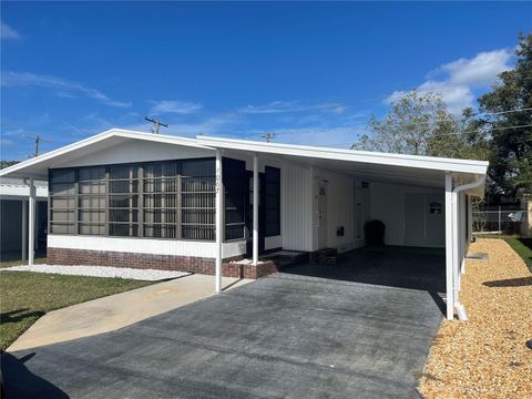 A home in WINTER HAVEN