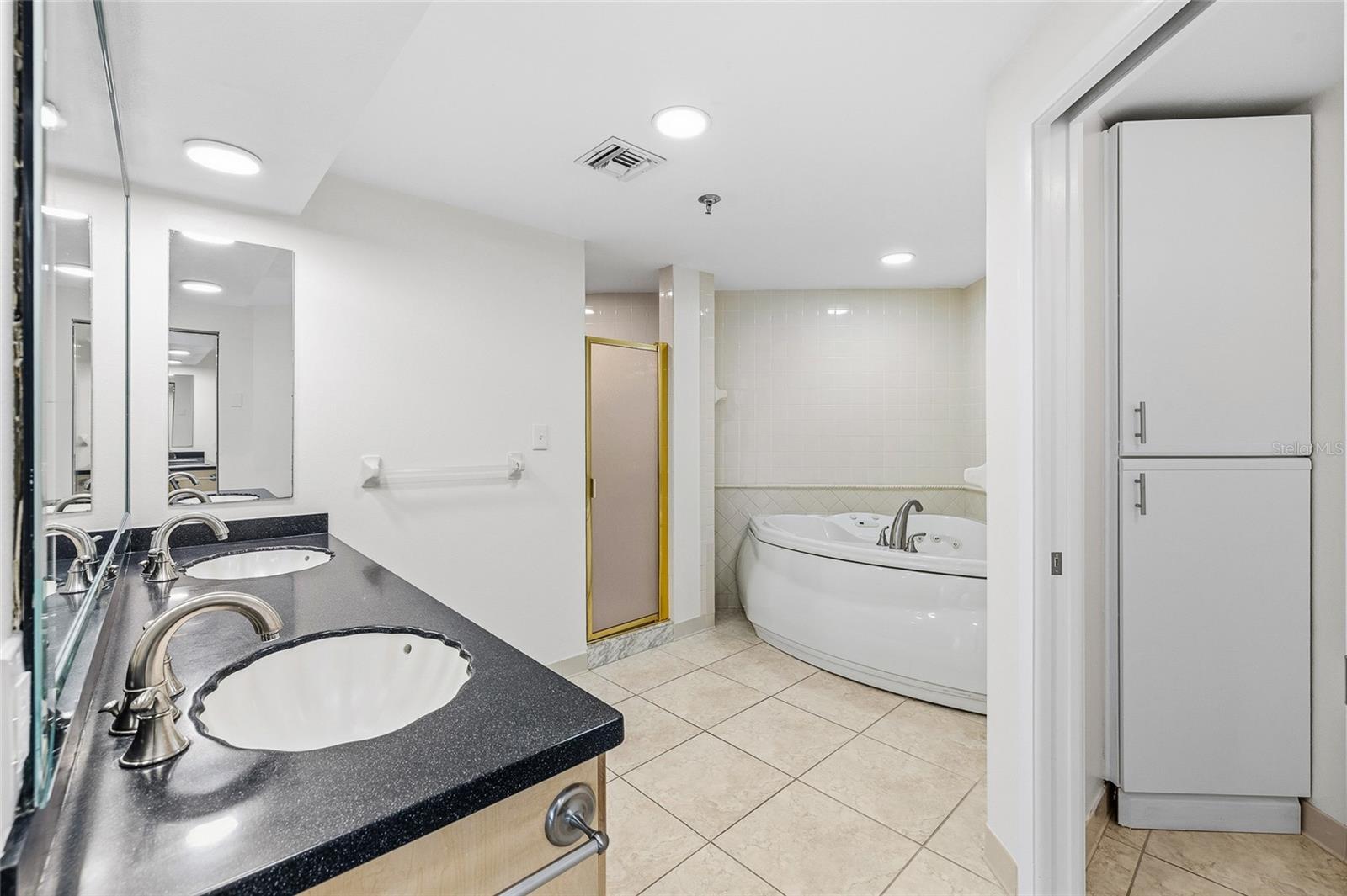 HARBOURSIDE CONDO - Residential