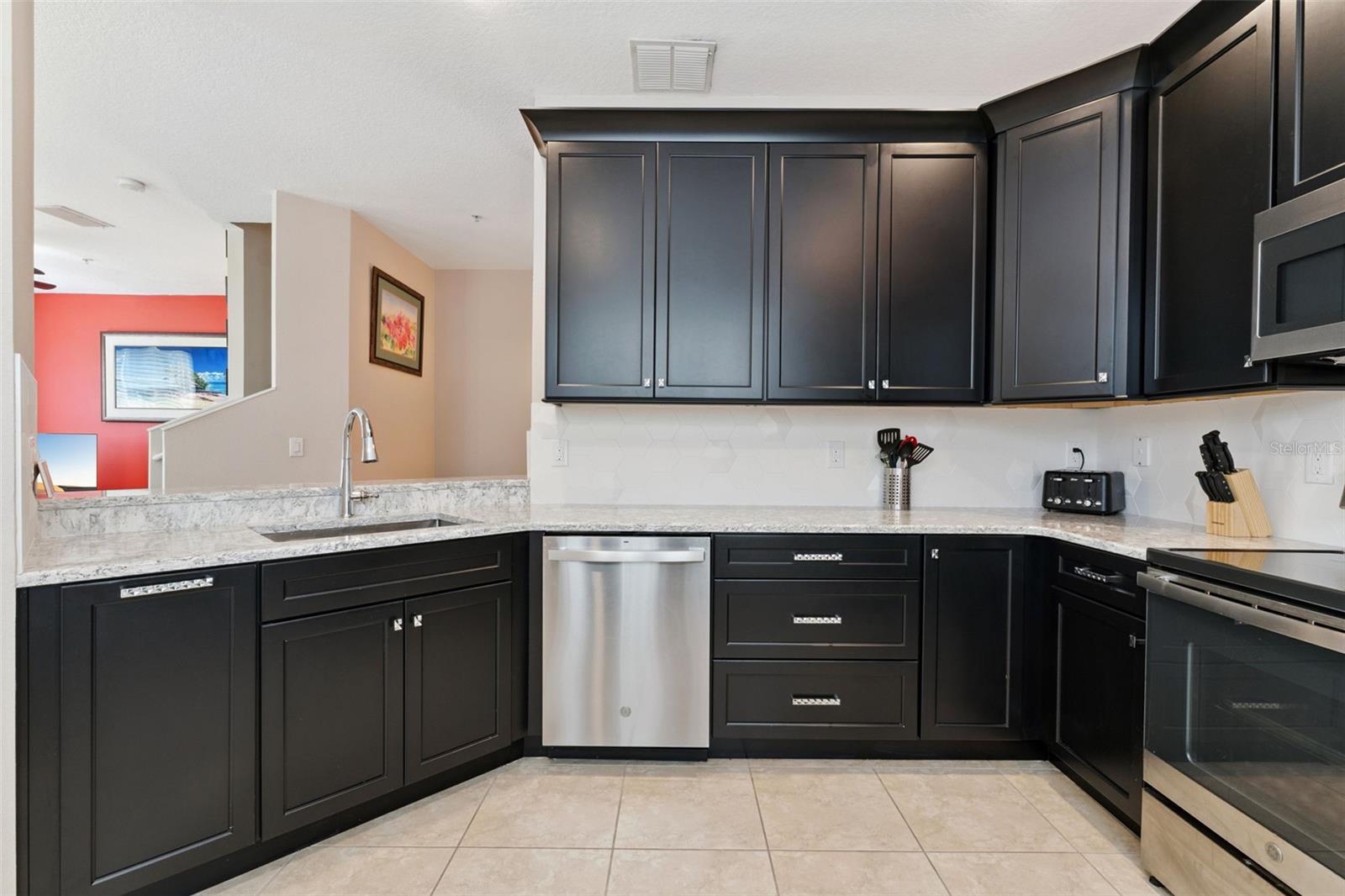 FLAGSHIP PARK A CONDO - Residential