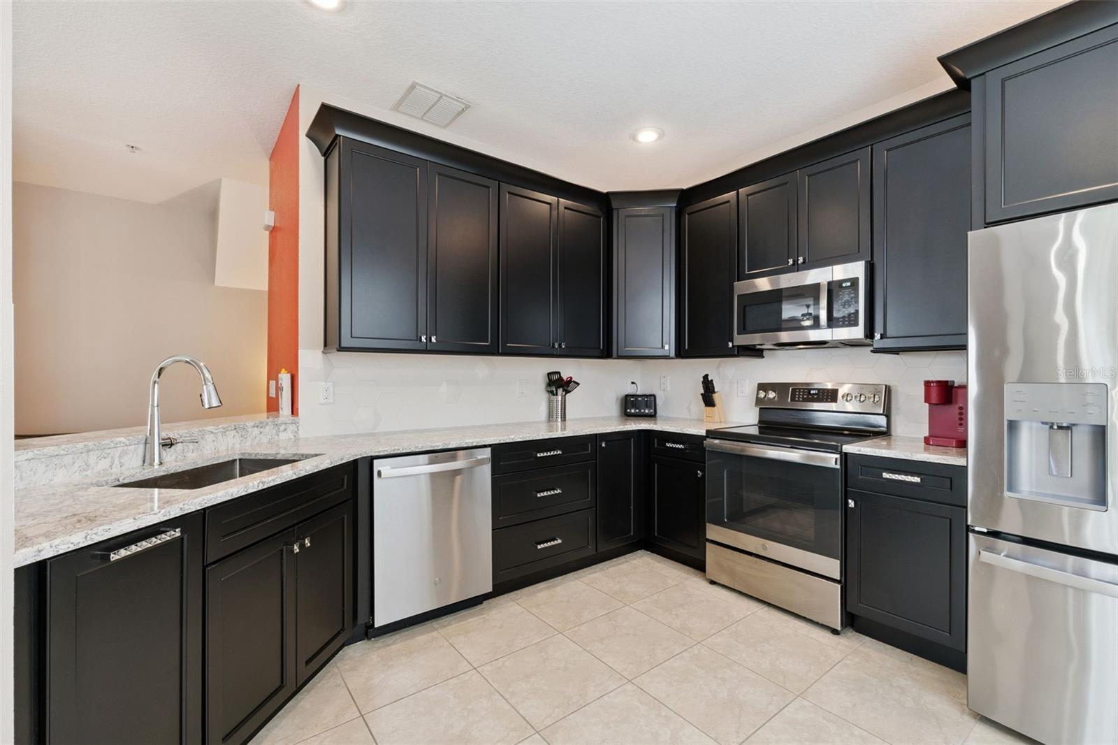 FLAGSHIP PARK A CONDO - Residential