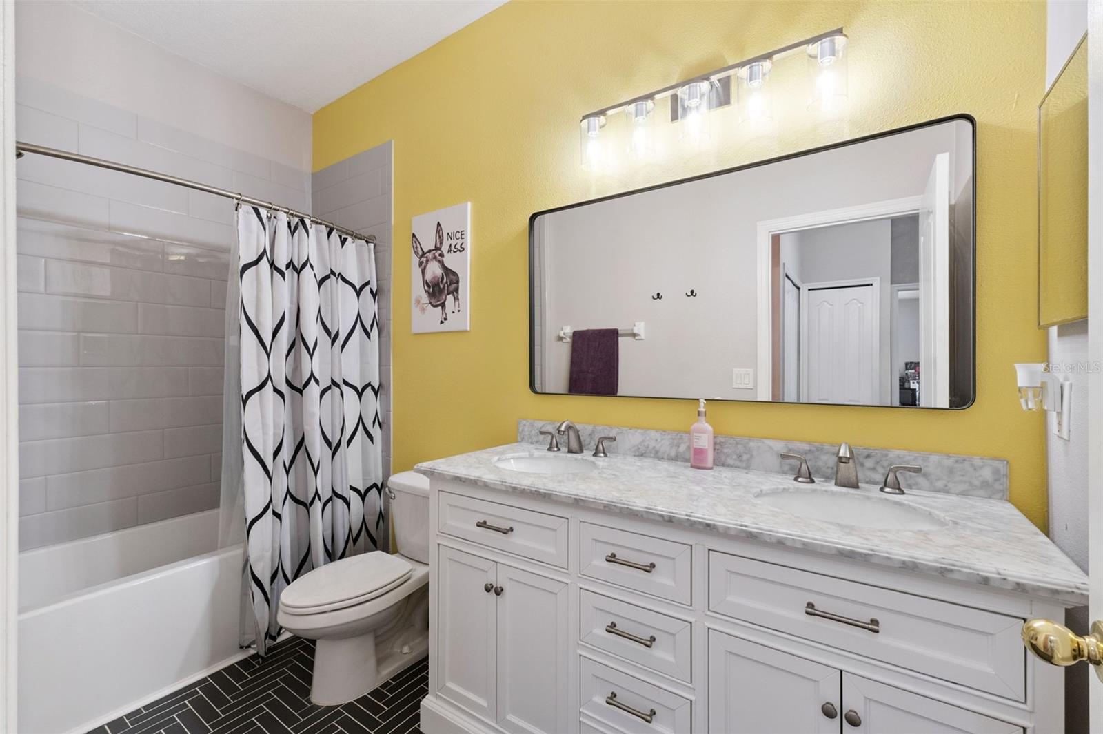 FLAGSHIP PARK A CONDO - Residential