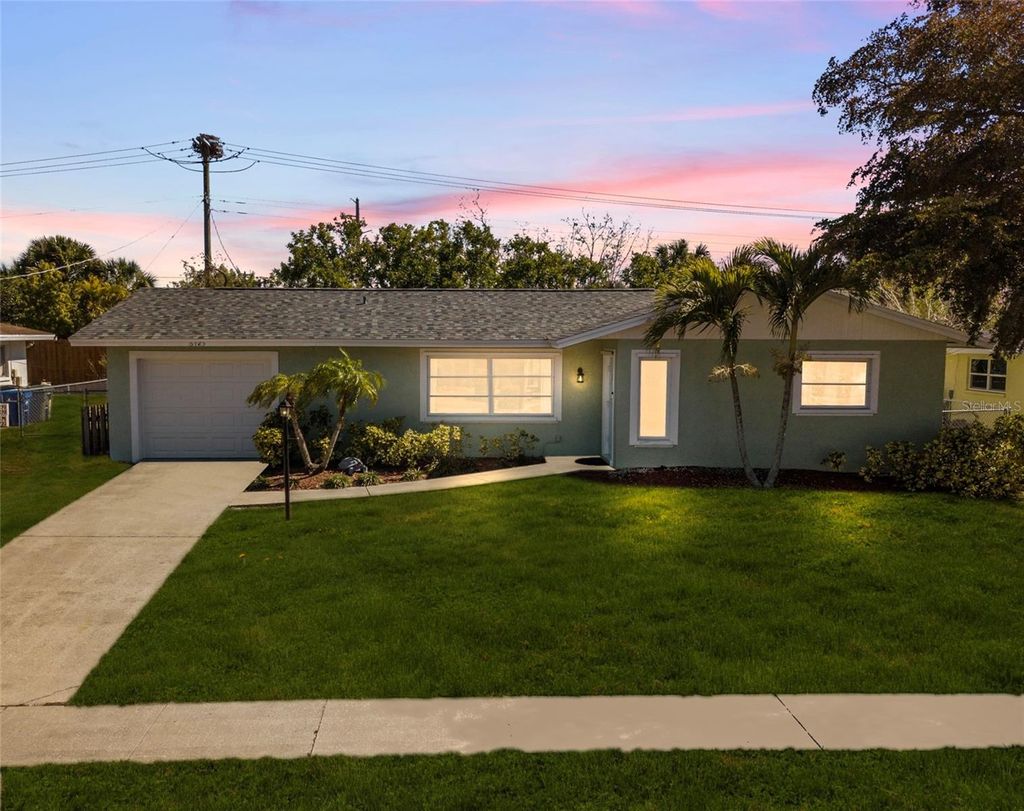 Photo of 6725 Roxbury Drive, Sarasota, FL 34231 (MLS # A4682016)