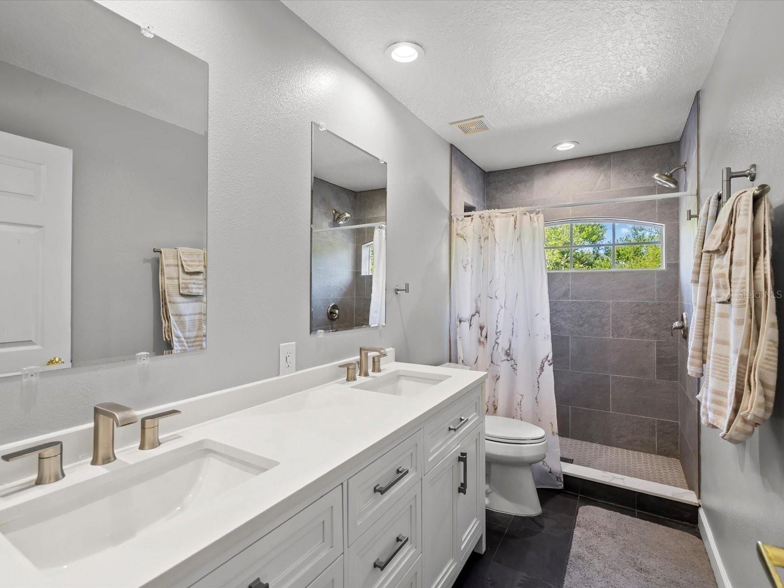 BAYOU CLUB ESTATES TR 5 PH 2 - Residential