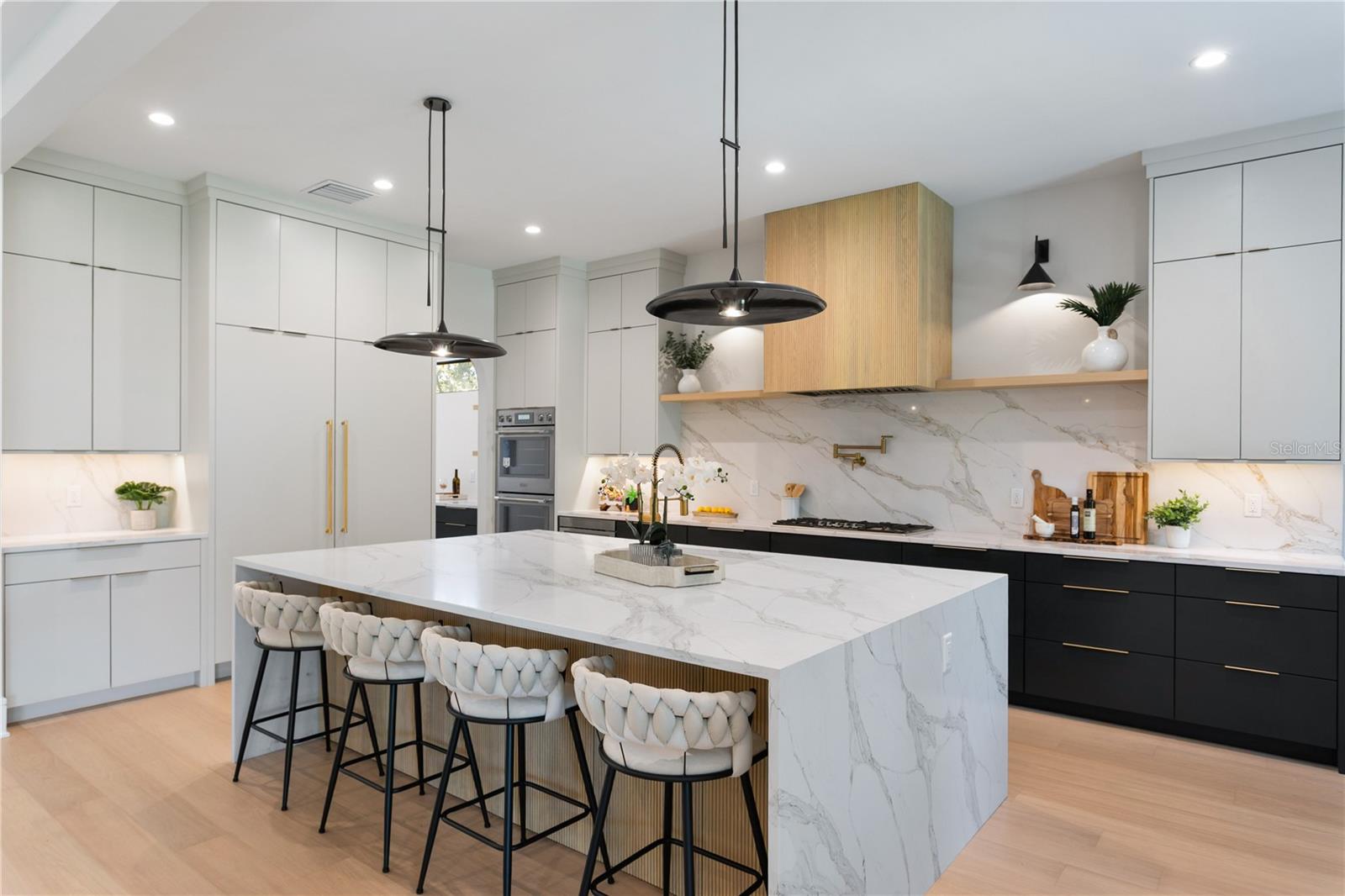 2606 N DUNDEE STREET