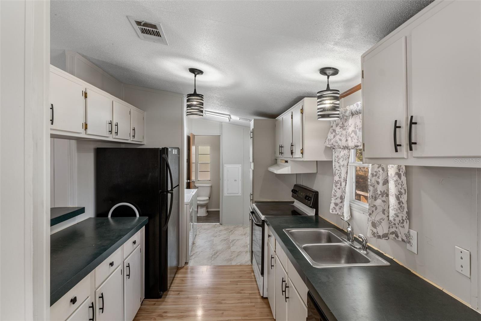 LEISURE ACRES UNIT 01 - Residential