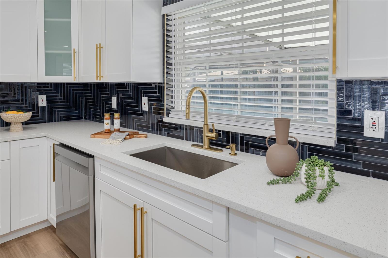 DUNEDIN LAKEWOOD ESTATES 2ND ADD - Residential