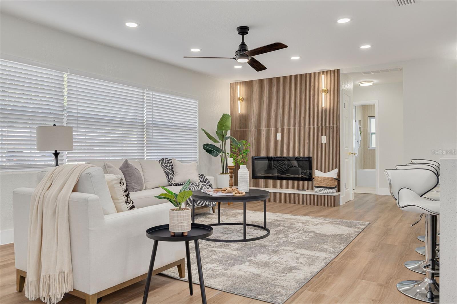 DUNEDIN LAKEWOOD ESTATES 2ND ADD - Residential