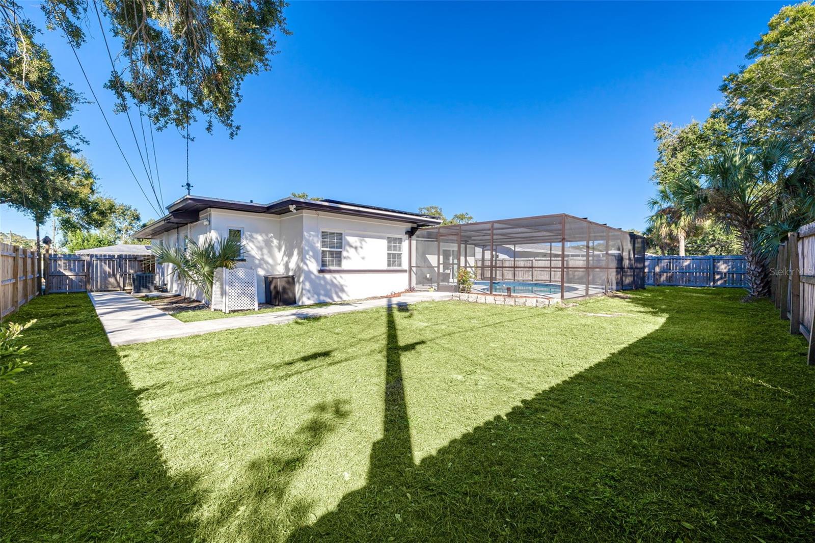 DUNEDIN LAKEWOOD ESTATES 2ND ADD - Residential