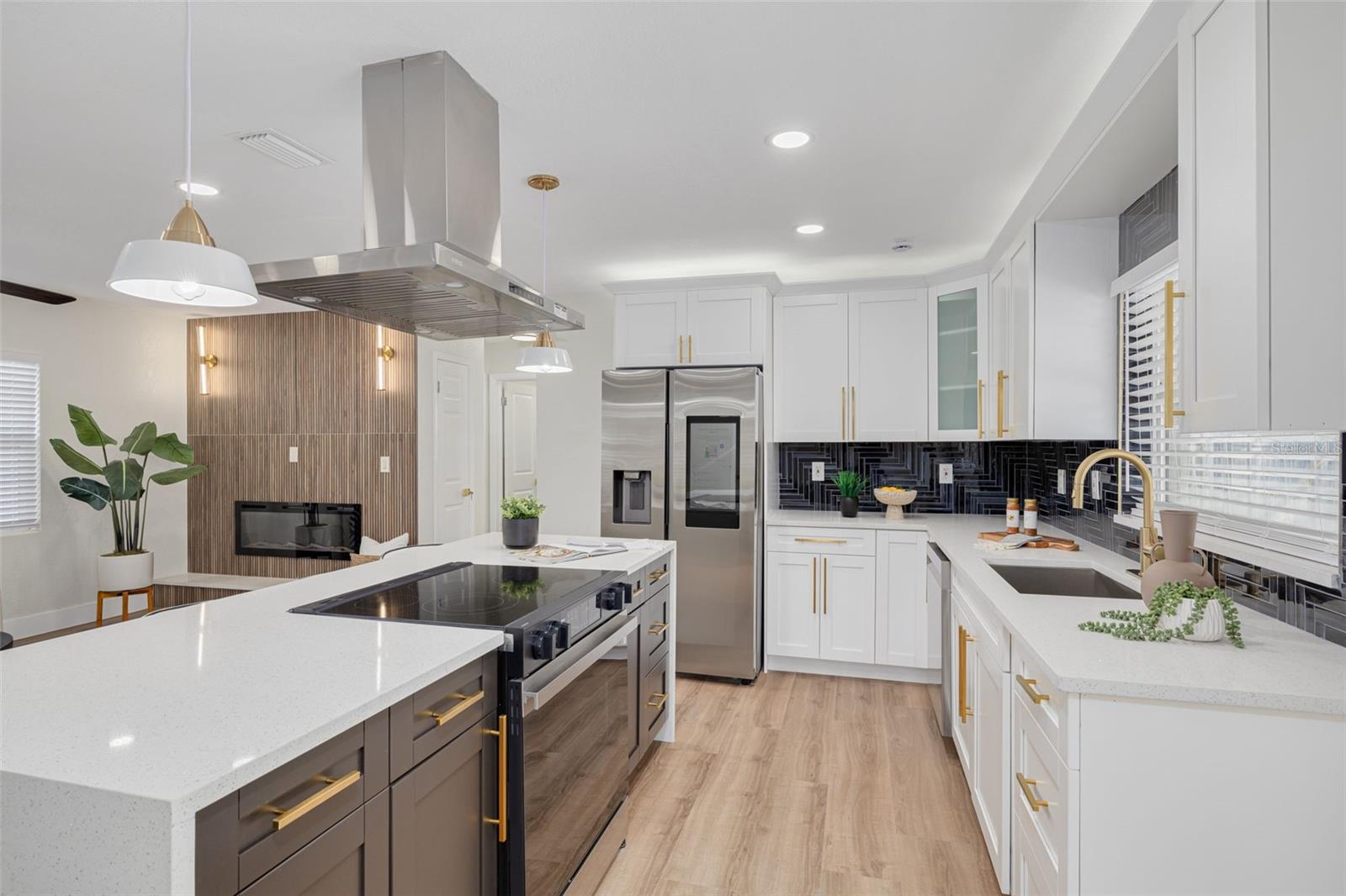 DUNEDIN LAKEWOOD ESTATES 2ND ADD - Residential