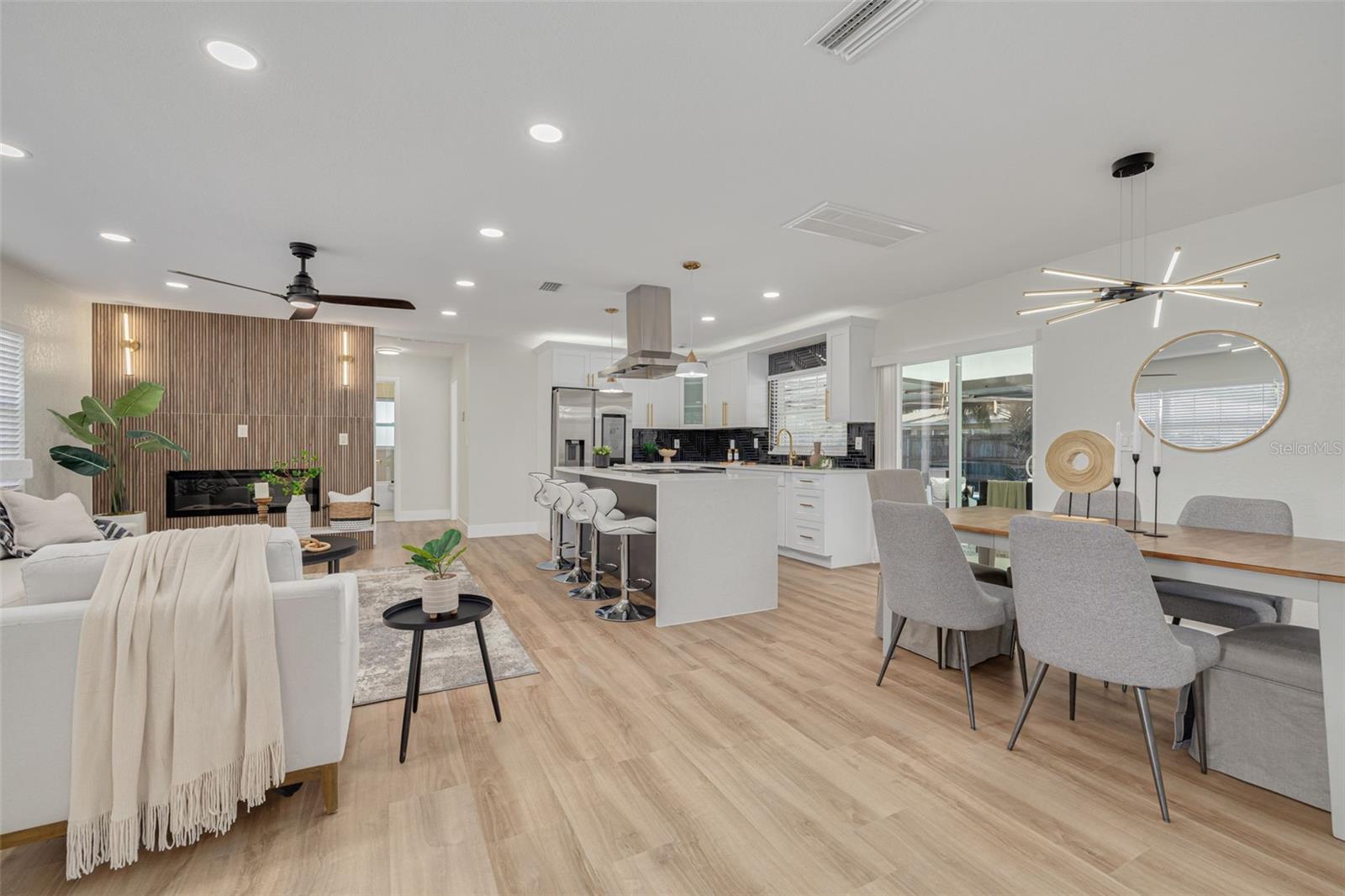 DUNEDIN LAKEWOOD ESTATES 2ND ADD - Residential