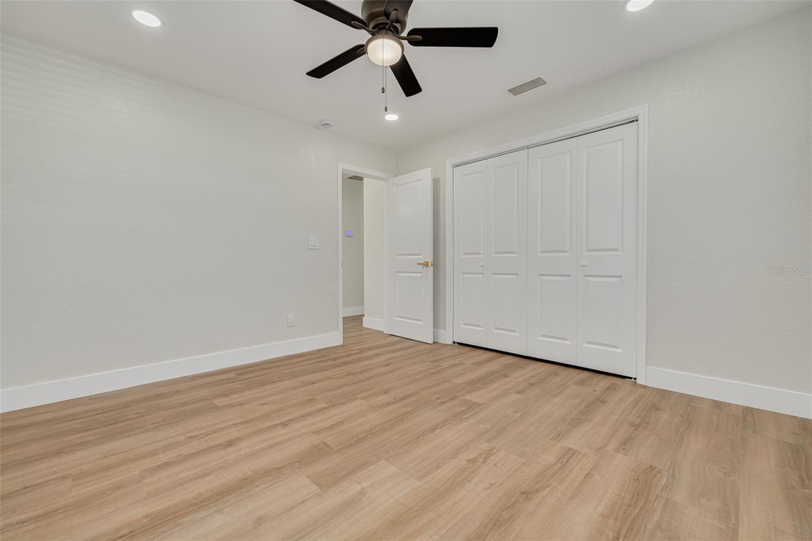 DUNEDIN LAKEWOOD ESTATES 2ND ADD - Residential