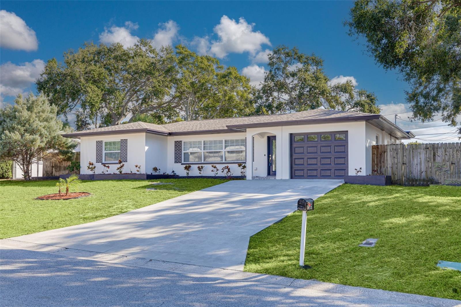 DUNEDIN LAKEWOOD ESTATES 2ND ADD - Residential