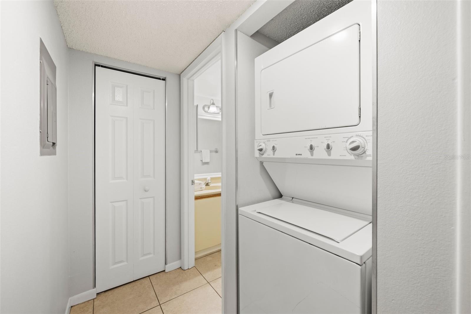 SHOREWALK BATH & TENNIS CLUB 14 - Residential