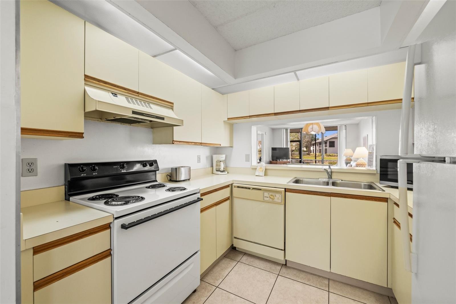 SHOREWALK BATH & TENNIS CLUB 14 - Residential