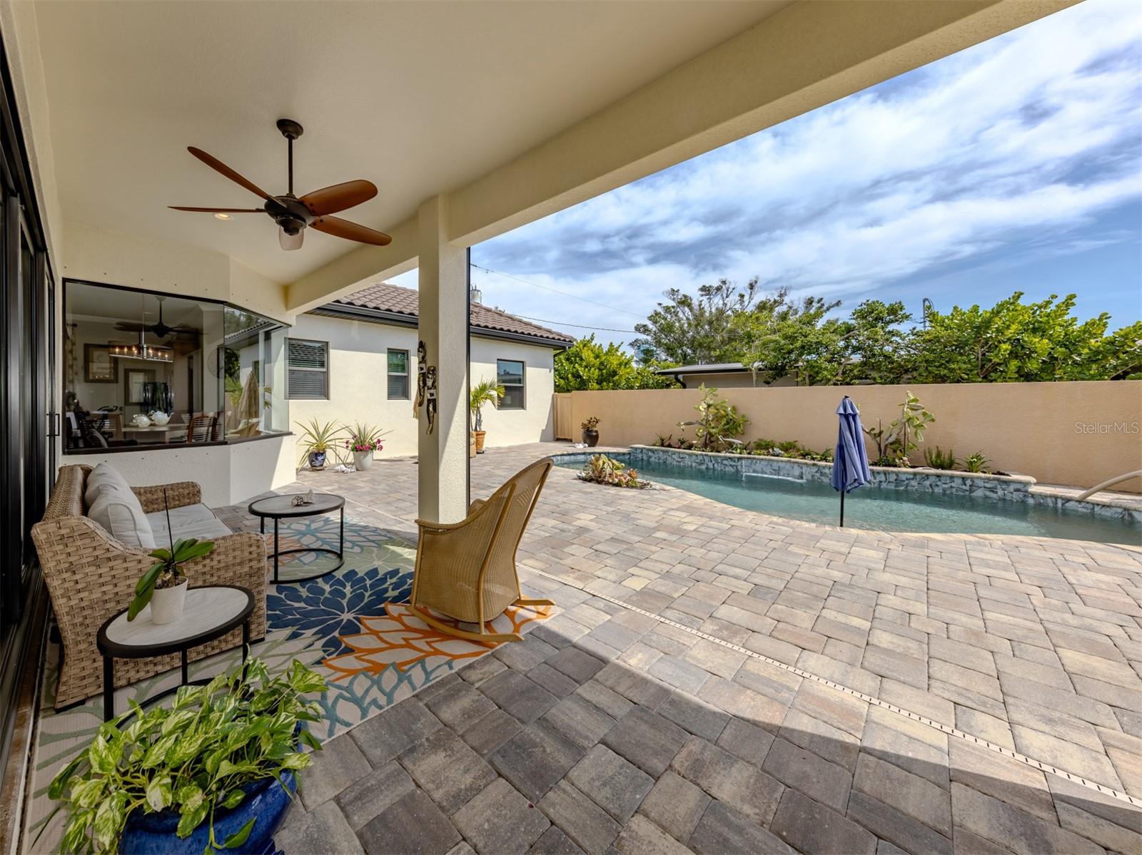 BEACH MANOR - Residential