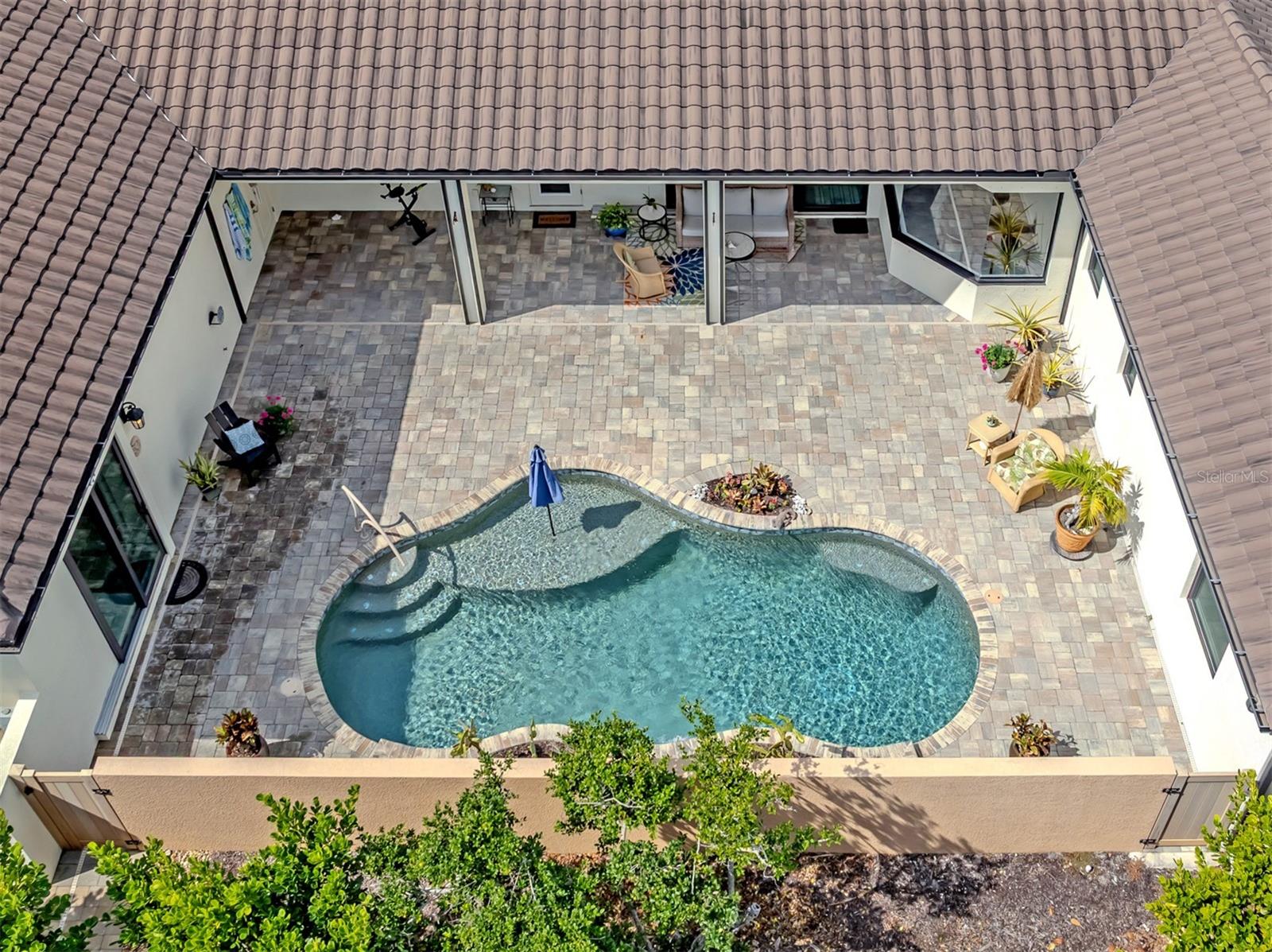 BEACH MANOR - Residential