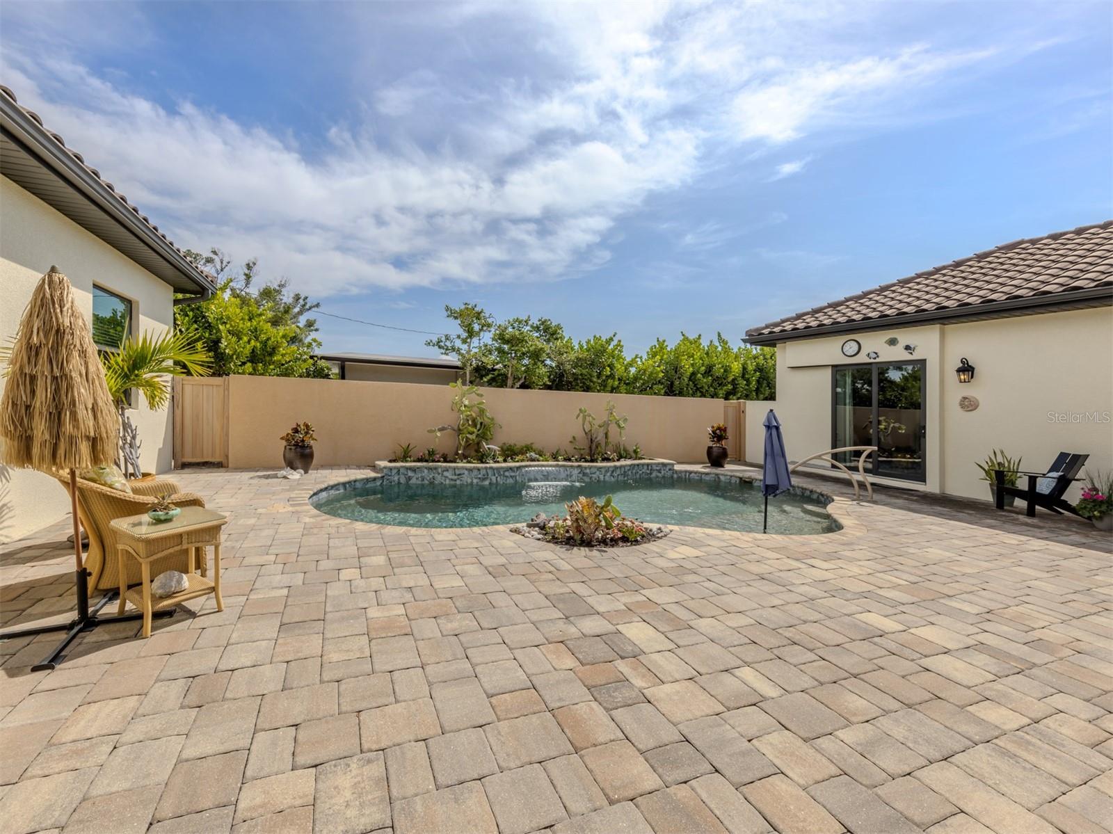 BEACH MANOR - Residential