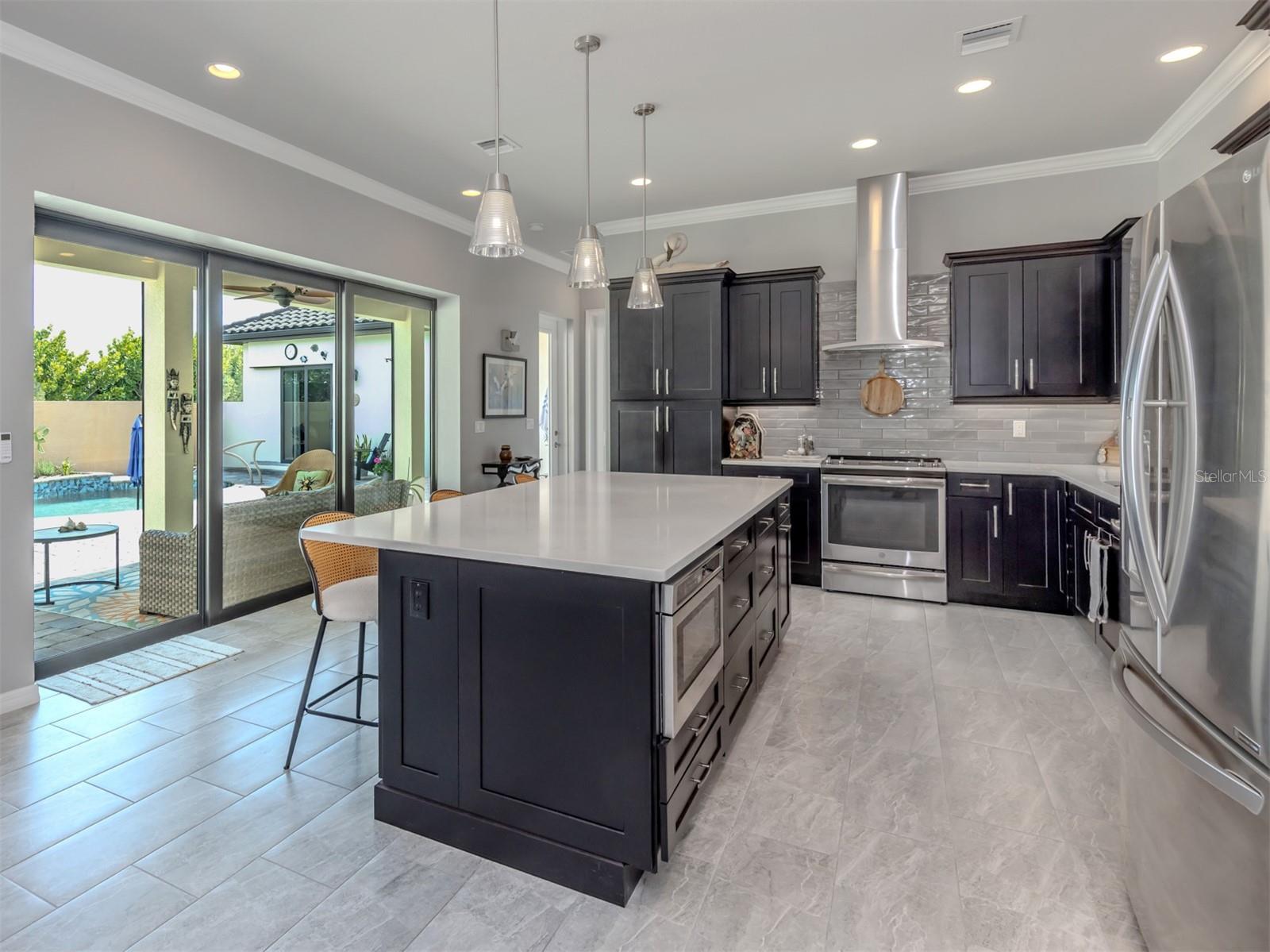 BEACH MANOR - Residential