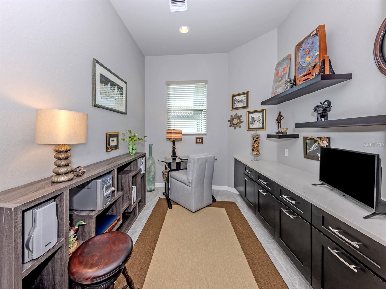 BEACH MANOR - Residential