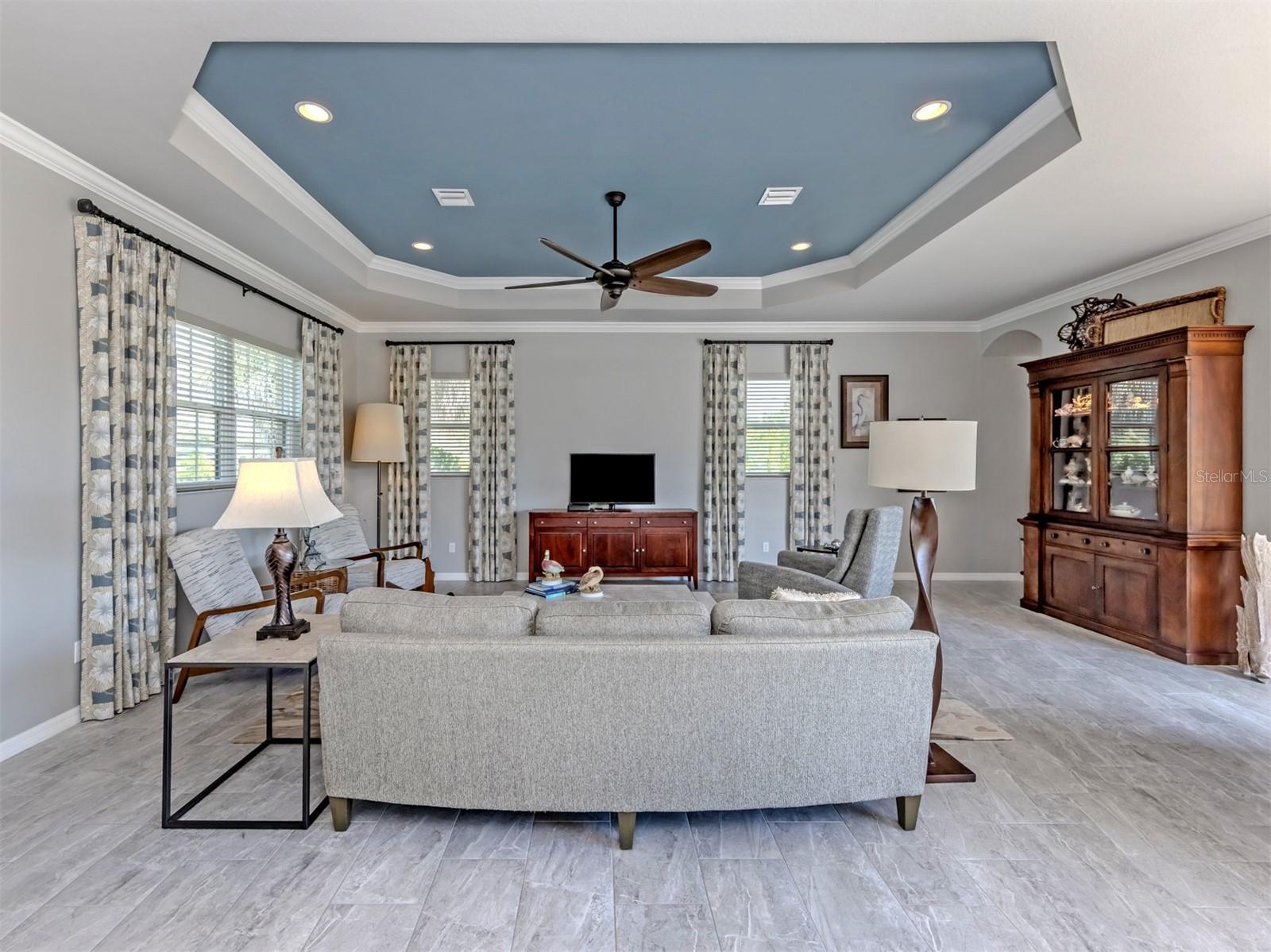 BEACH MANOR - Residential