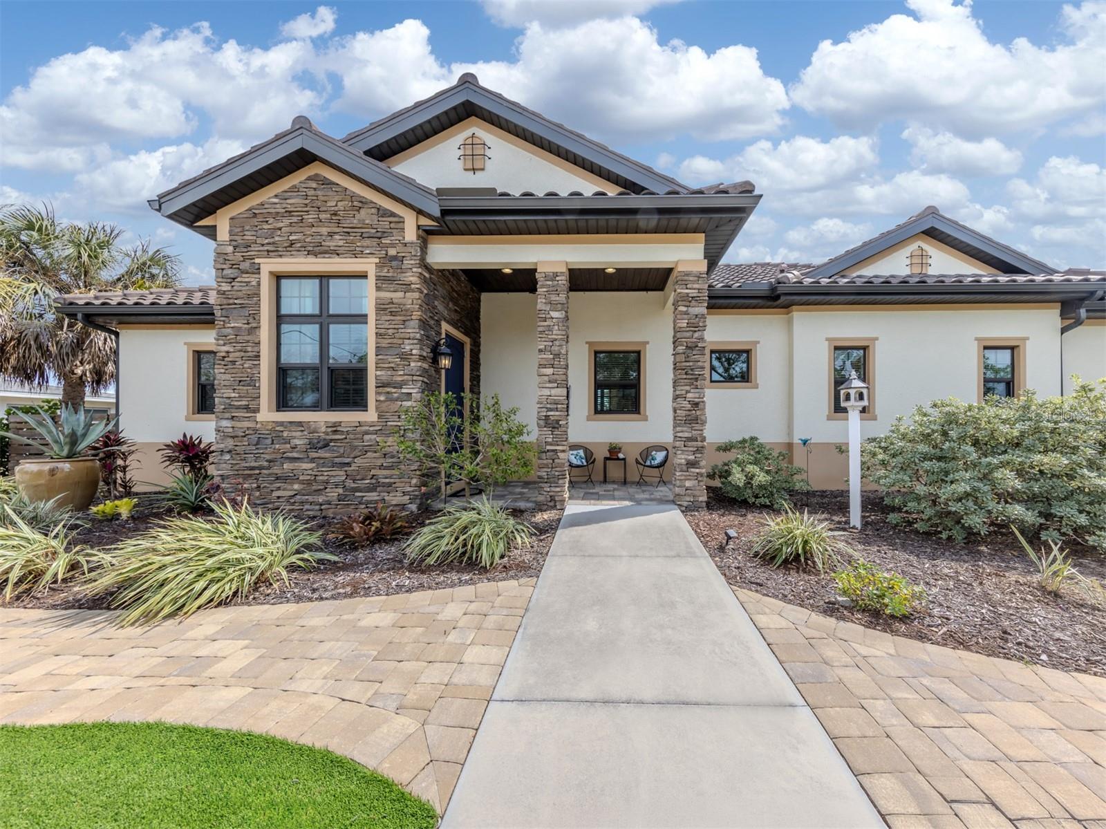 BEACH MANOR - Residential