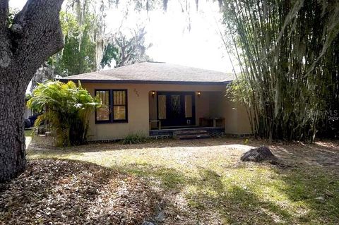 A home in LAKE WALES