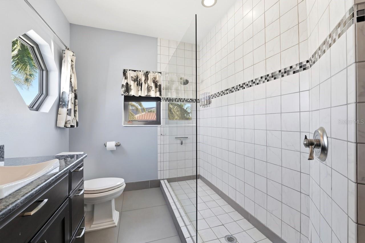 TIERRA VERDE UNIT 1 4TH REP - Residential