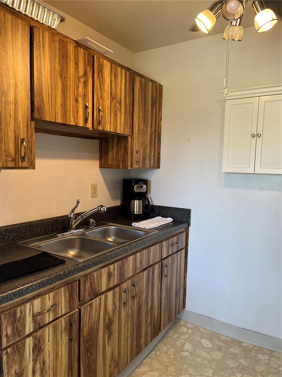 HILL CREST VILLAS - Residential