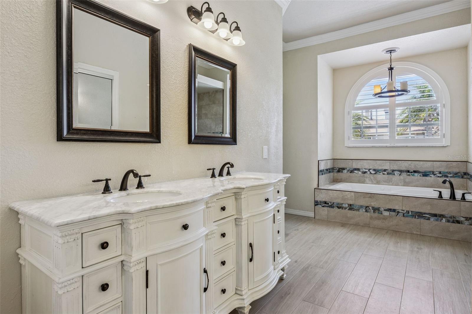 BAY VISTA ESTATES - Residential