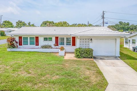 A home in SEMINOLE