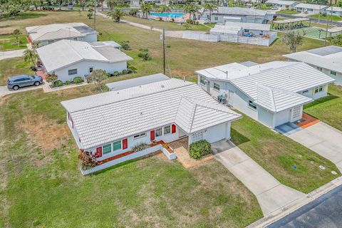 A home in SEMINOLE