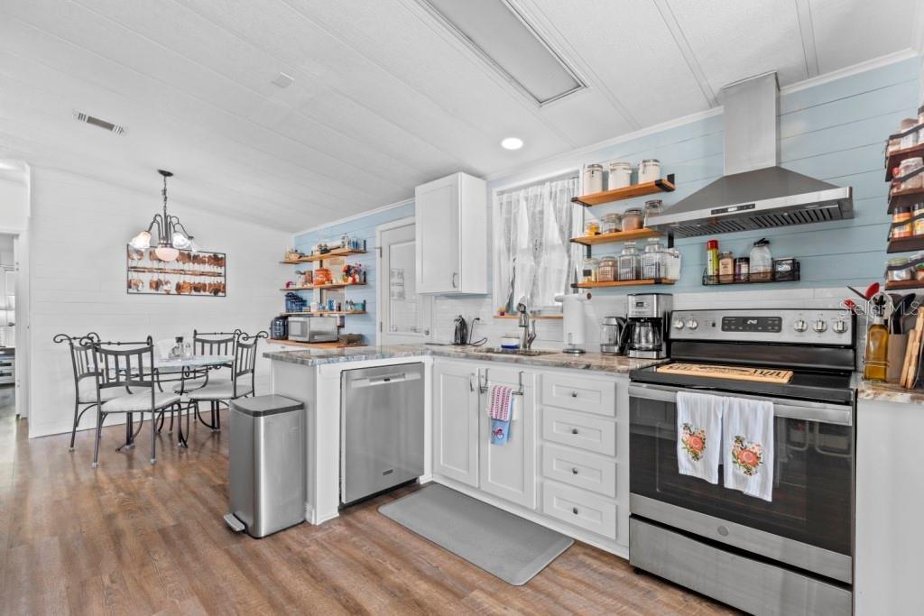 COLONY HILLS COMMUNITY - Residential