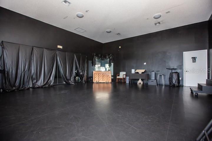 ACREAGE & UNREC - Commercial Sale