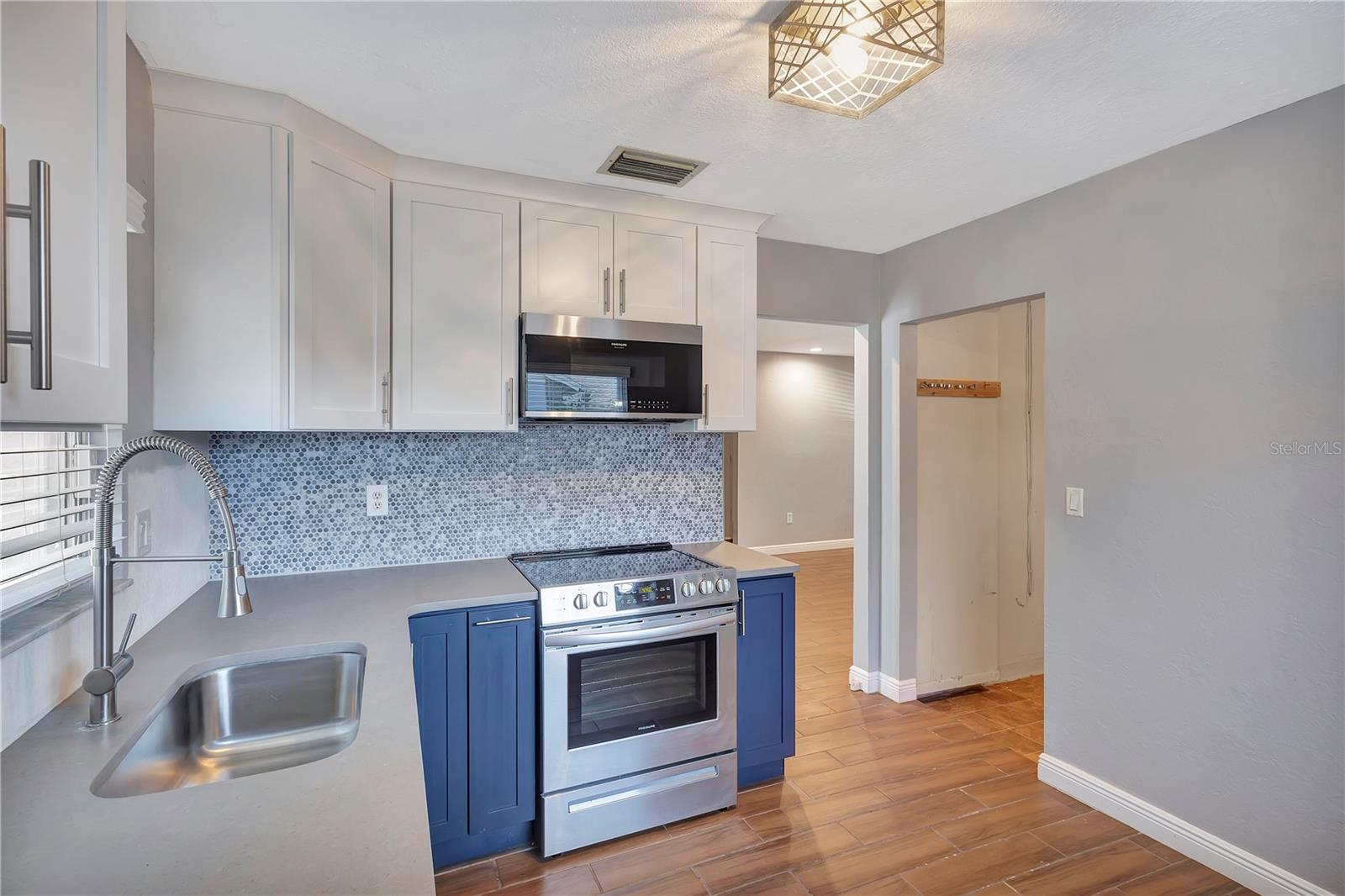 SEVEN SPGS HOMES - Residential