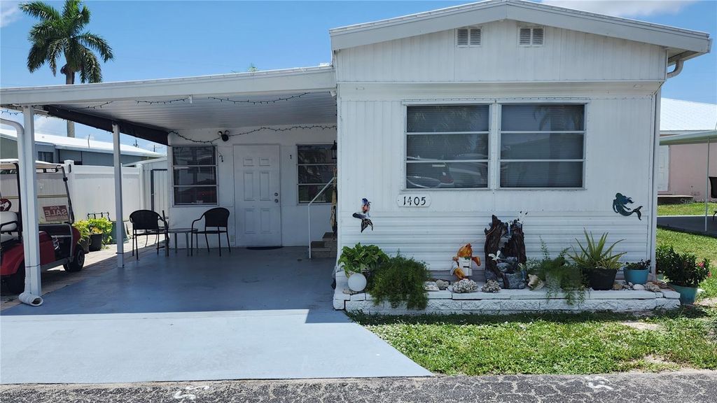 Photo of 1405 25th Avenue Drive W, Bradenton, FL 34205 (MLS # A4661036)