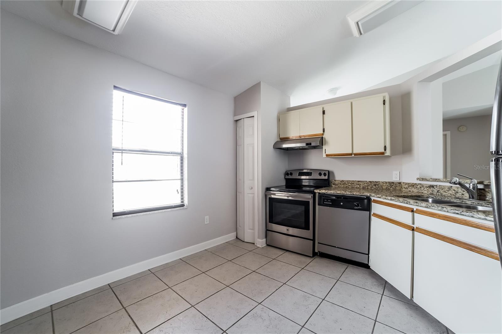 DELTONA LAKES UNIT 5 - Residential Lease